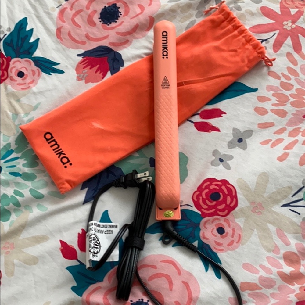 Amika Hair Straightener
